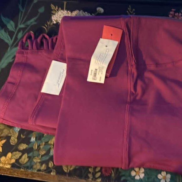 LIVI High-Rise Signature Stretch Capri Legging - Strappy Hem NEW W/tags - Picture 2 of 7